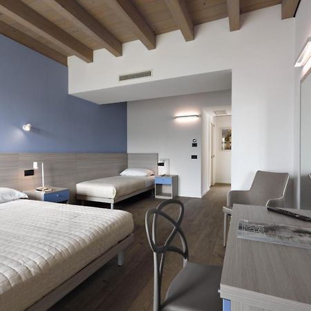 Residence Caffe Maya Maslianico Екстер'єр фото