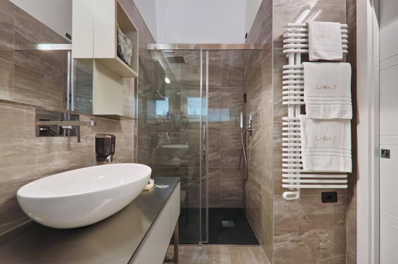 Residence Caffe Maya Maslianico Екстер'єр фото