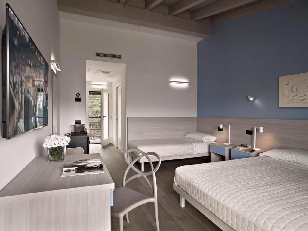Residence Caffe Maya Maslianico Екстер'єр фото