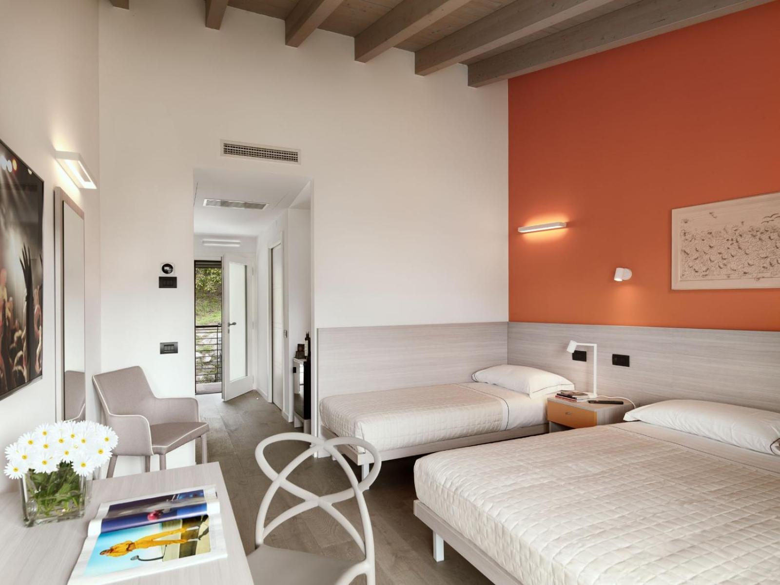 Residence Caffe Maya Maslianico Екстер'єр фото