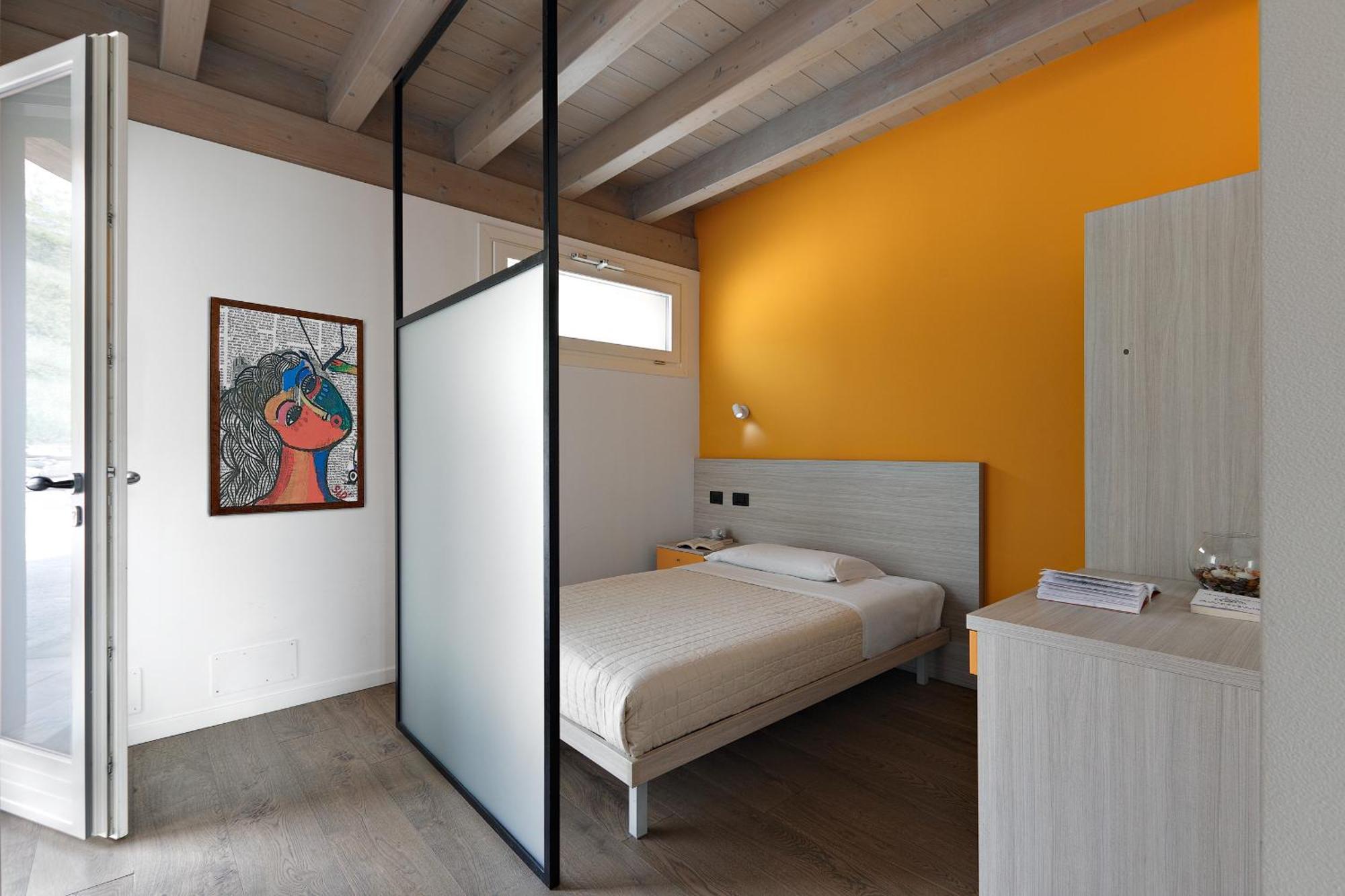 Residence Caffe Maya Maslianico Екстер'єр фото